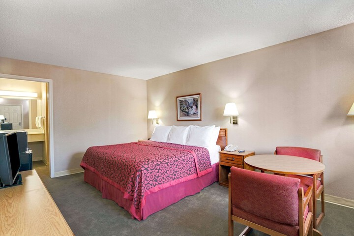 Room 6 of 14