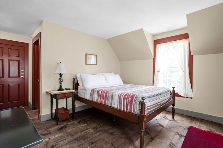 Artists Colony Inn