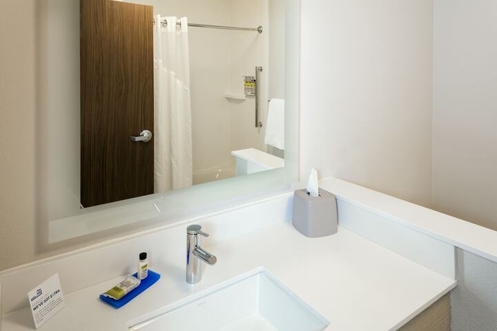 Holiday Inn Express & Suites Medford by IHG