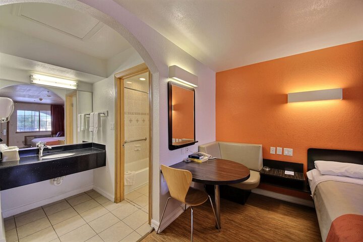 Motel 6 Edinburg TX