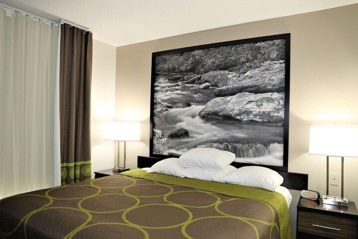 Room 32 of 43