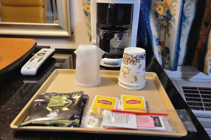 Breakfast/Coffee Service 31 of 33