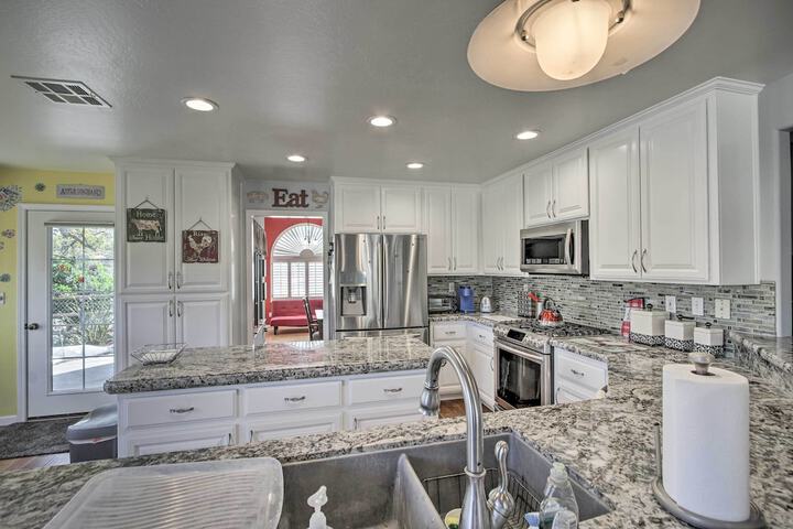 Welcoming Tehachapi Home w / Deck & Grill!
