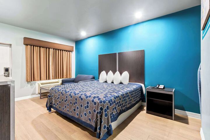 Econo Lodge Inn & Suites Channelview - Houston East