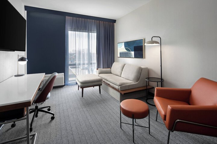 Room 26 of 38
