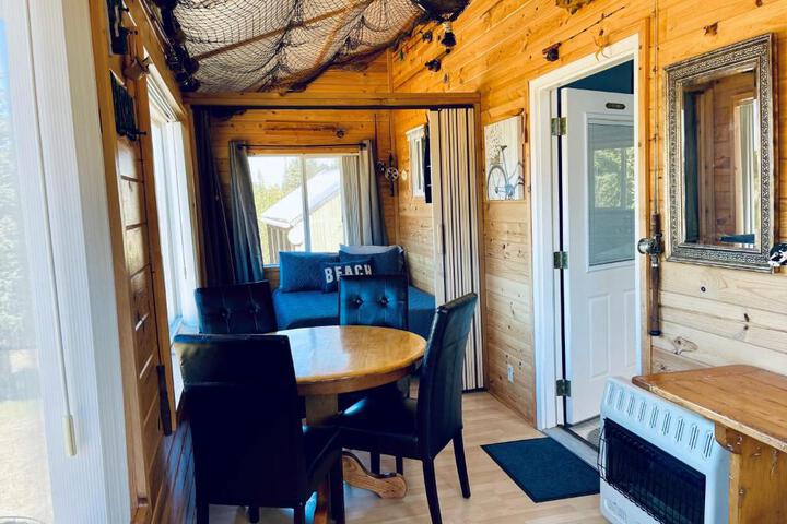Lost Anchor Cabins - Ocean-view cabins on the bluff