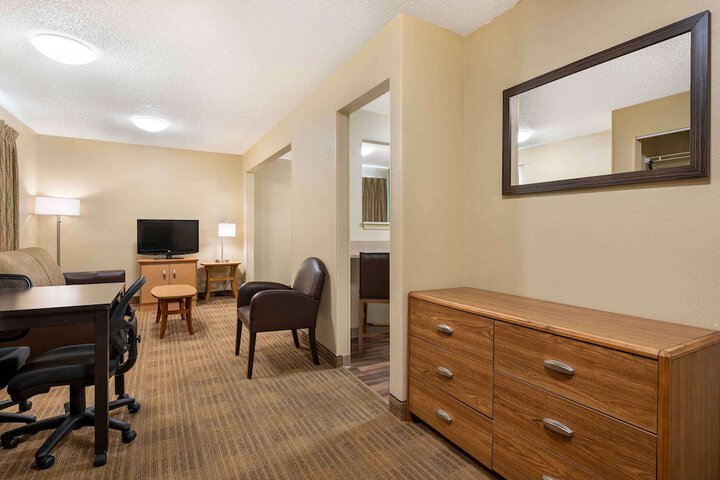 Room 18 of 28