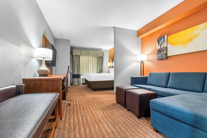 Room 33 of 43