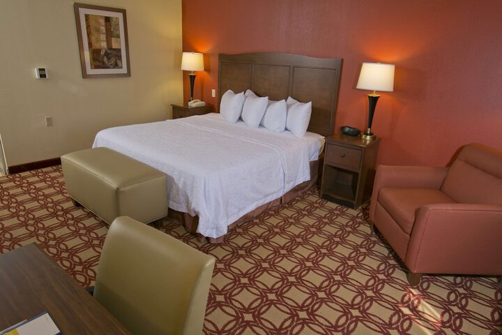 Room 33 of 46
