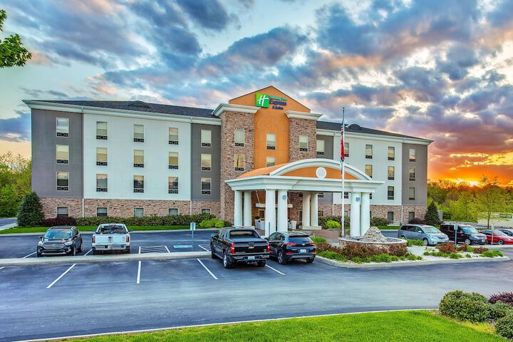 Holiday Inn Express & Suites Morristown by IHG