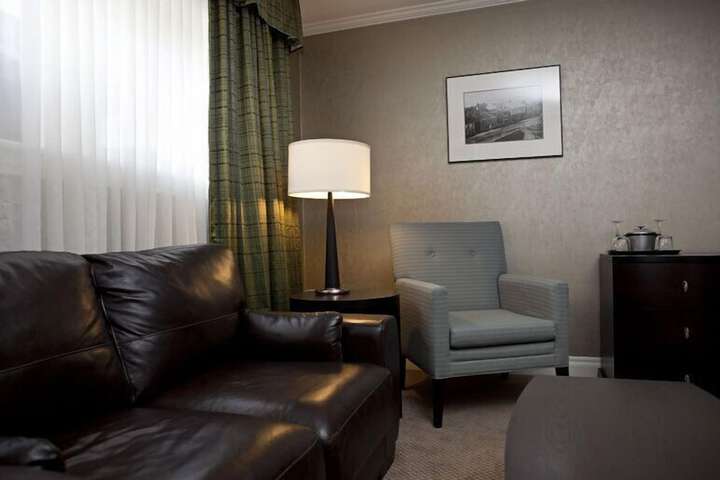 Room 25 of 43