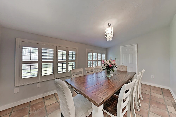 Charming Getaway W / New Kitchen & Private Backyard 3 Bedroom Home
