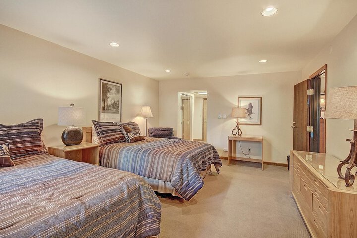 Room 20 of 33