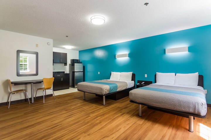Room 10 of 29