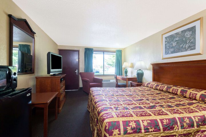 Room 11 of 13