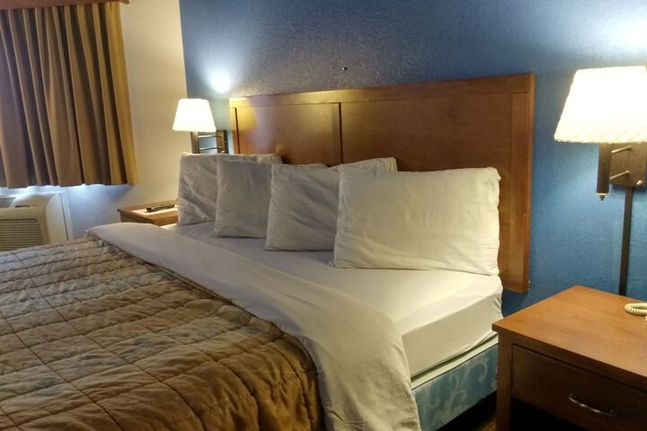 Room 32 of 65