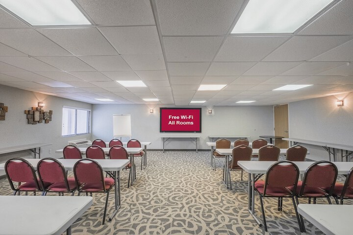 Red Roof Inn & Suites Mt. Holly - McGuire AFB