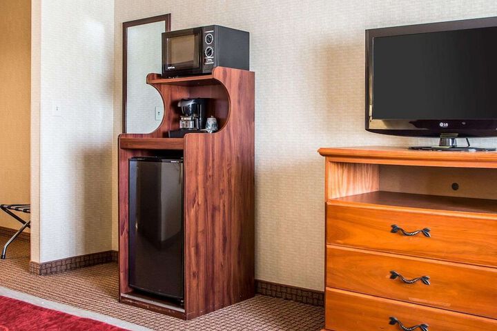 Room 11 of 32