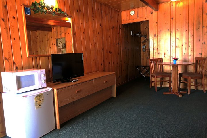 Room 16 of 38