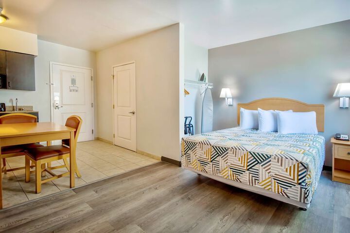Room 15 of 32