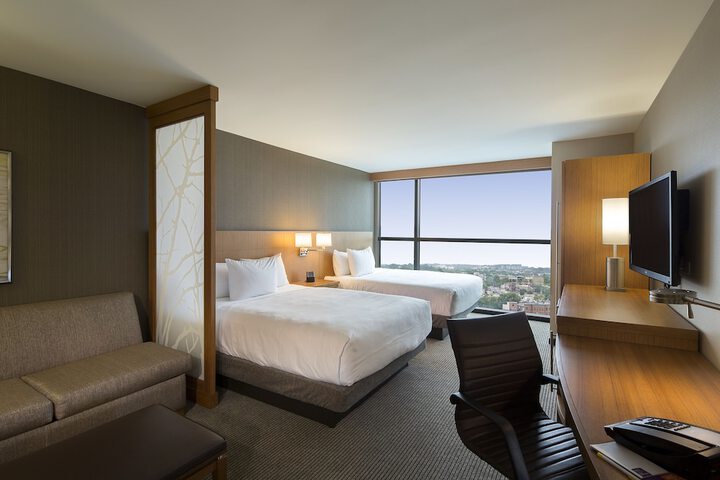 Room 11 of 19
