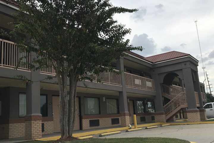Super 8 by Wyndham Slidell