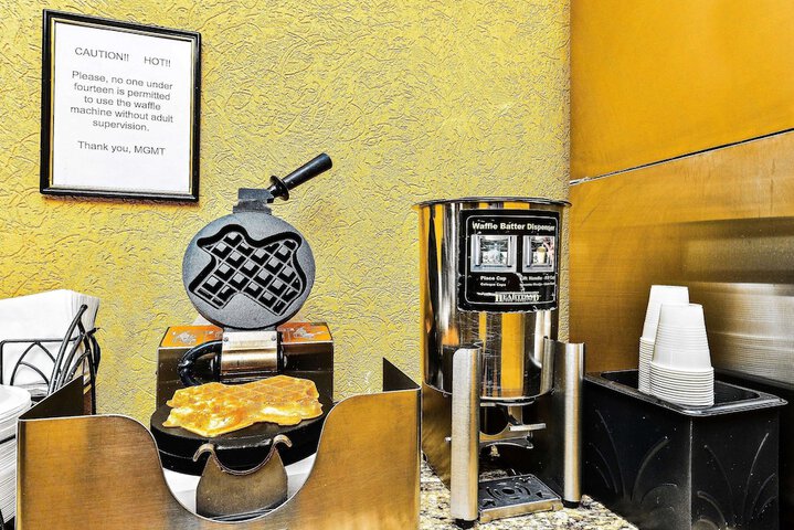 Breakfast/Coffee Service 21 of 25