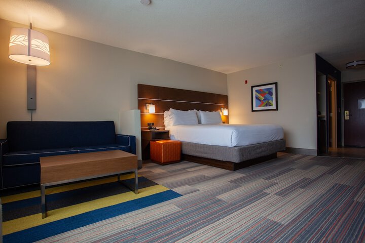 Room 13 of 36