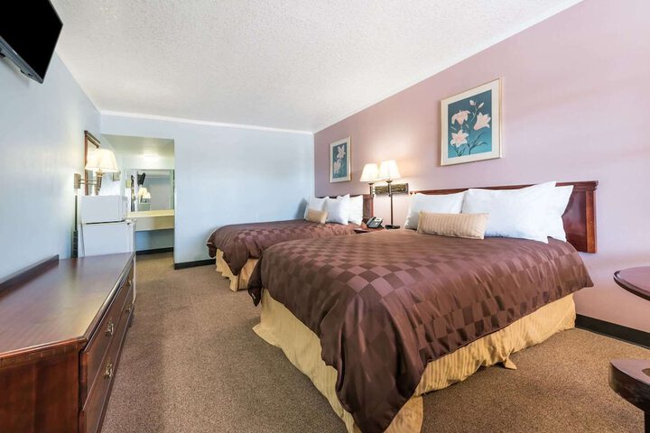 Room 18 of 35
