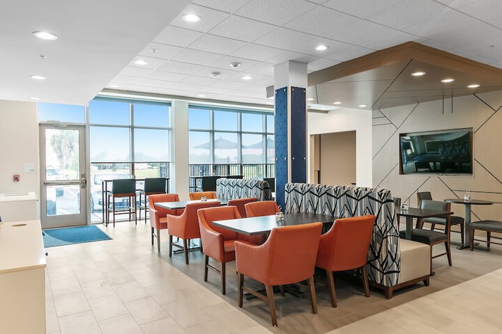 Holiday Inn Express & Suites Nokomis Sarasota South by IHG