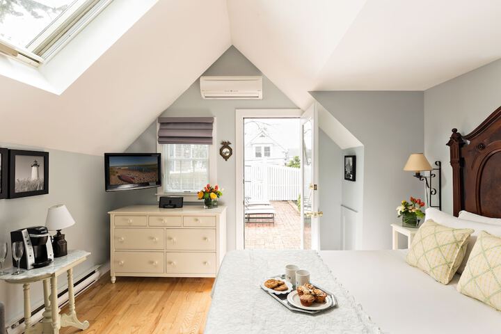 Brass Key Guesthouse - Adults Only