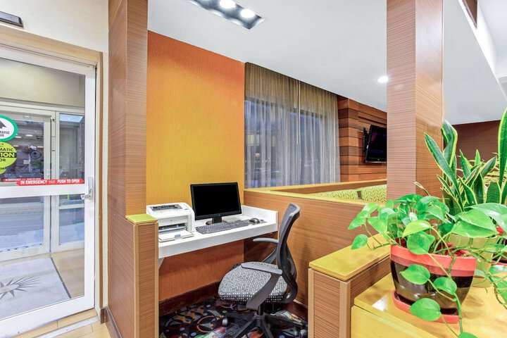 Business Center 45 of 45