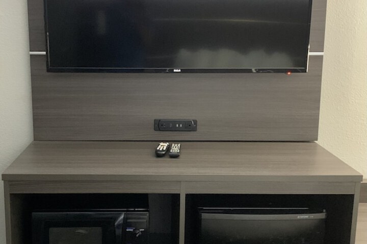 Room 32 of 40