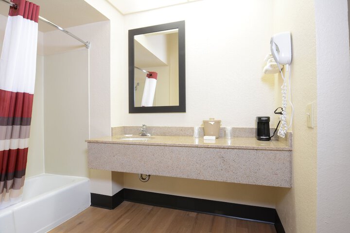 Room 13 of 28