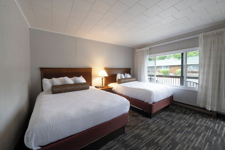 Scottys Lakeside Resort