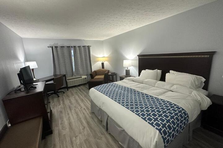 I65 studio suites