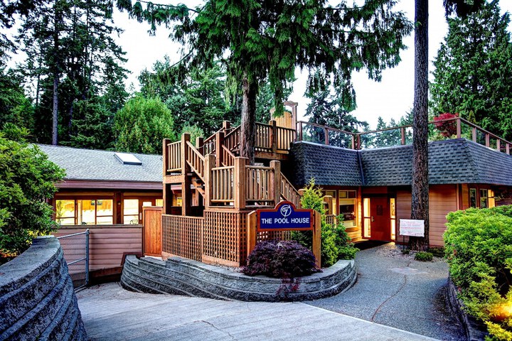 Tigh-Na-Mara Seaside Spa Resort