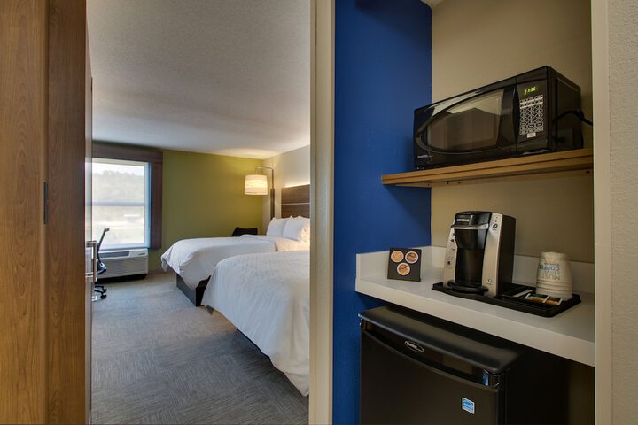 Room 35 of 60