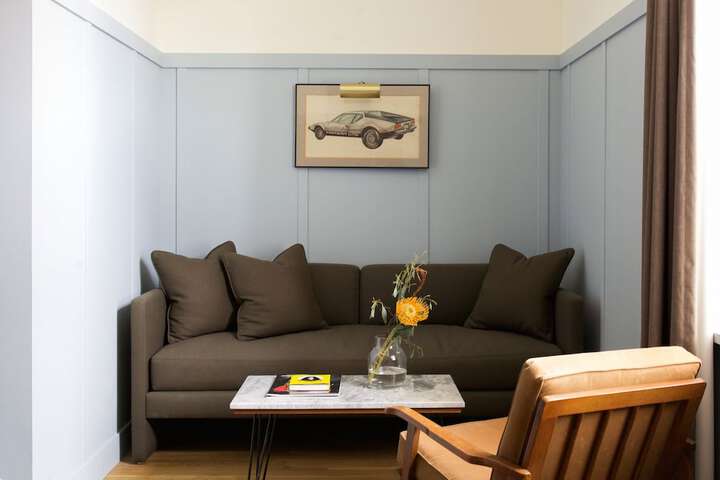 Room 10 of 32