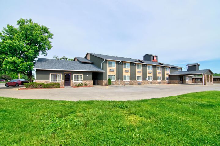 Westbridge Inn & Suites
