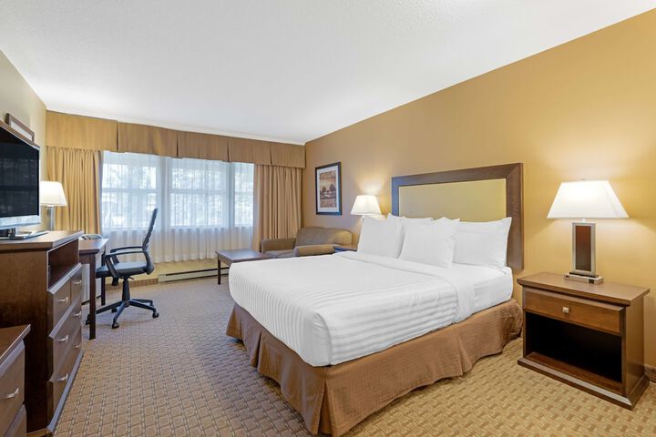 Best Western Plus Emerald Isle Hotel