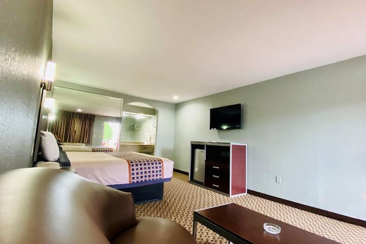 Room 6 of 15