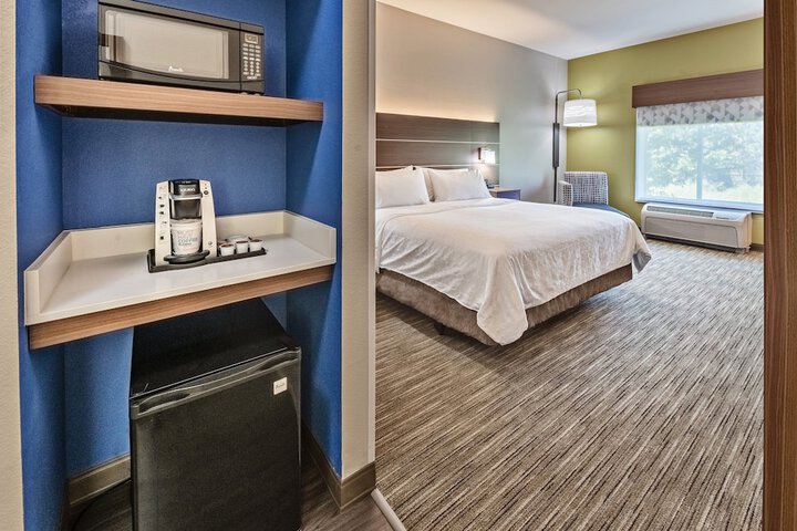 Room 13 of 25