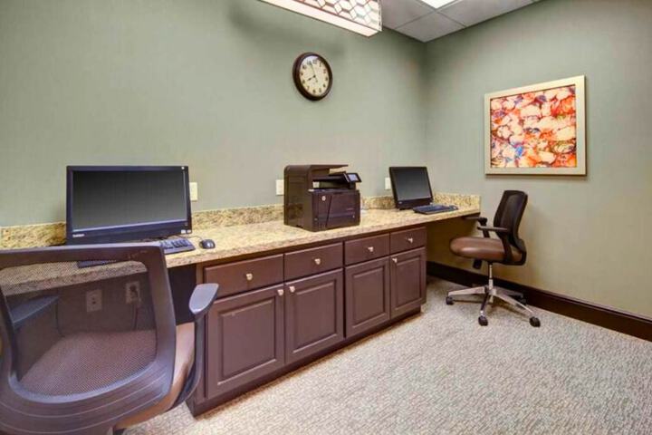 Business Center 44 of 45