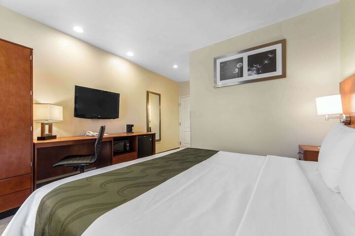 Room 6 of 38
