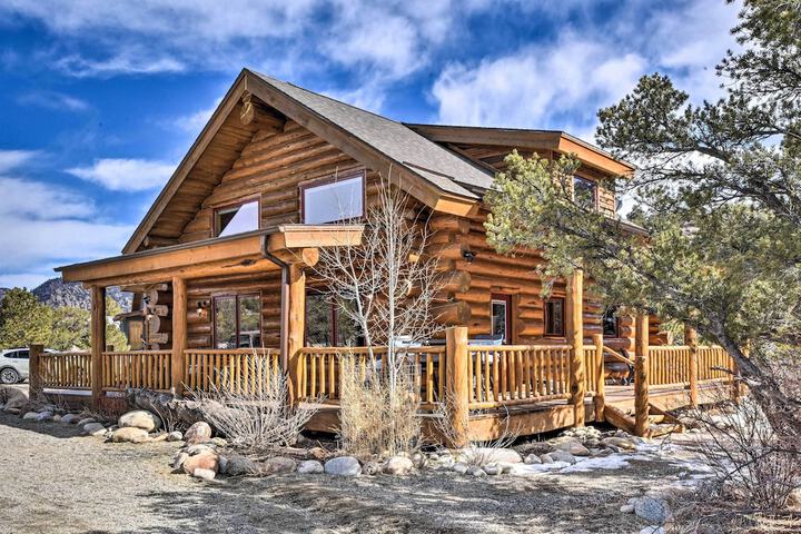 Riverfront Retreat w / Hot Tub: Fish & Hike!
