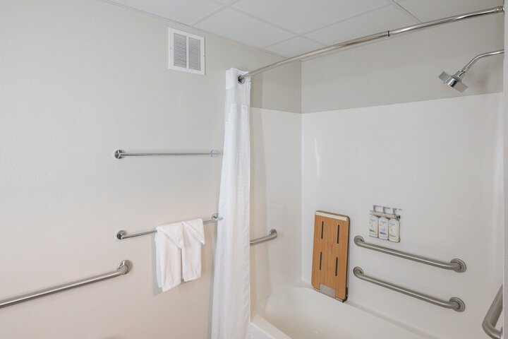 Room 34 of 145
