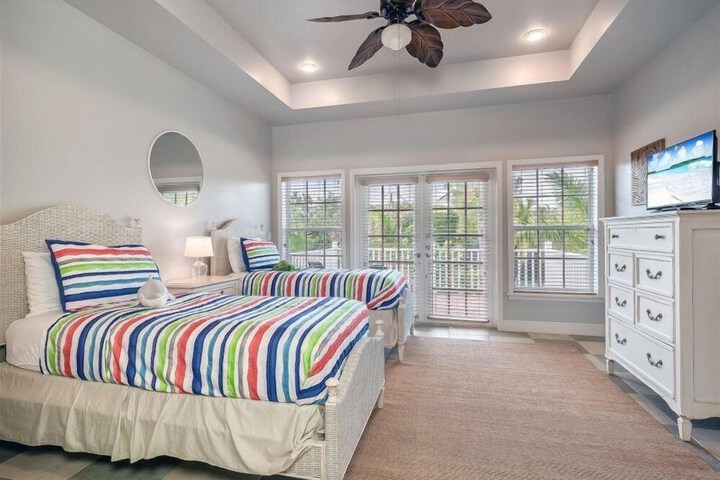 The Palm and Shell Captiva Island Private Luxury Home With Pool hot tub and Beach Access