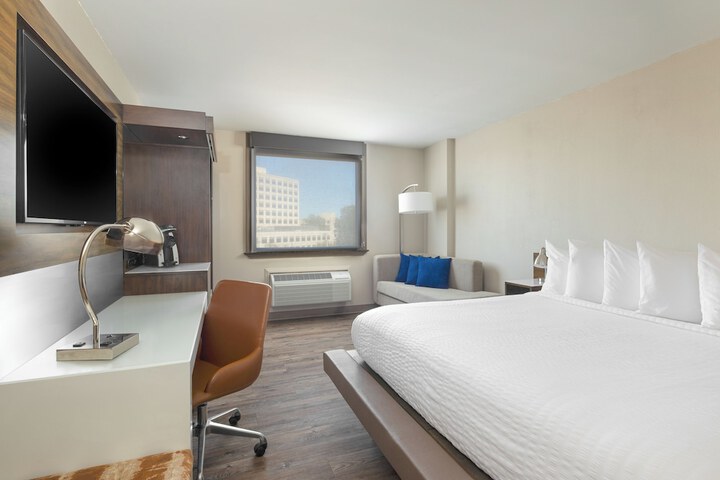 Room 8 of 17