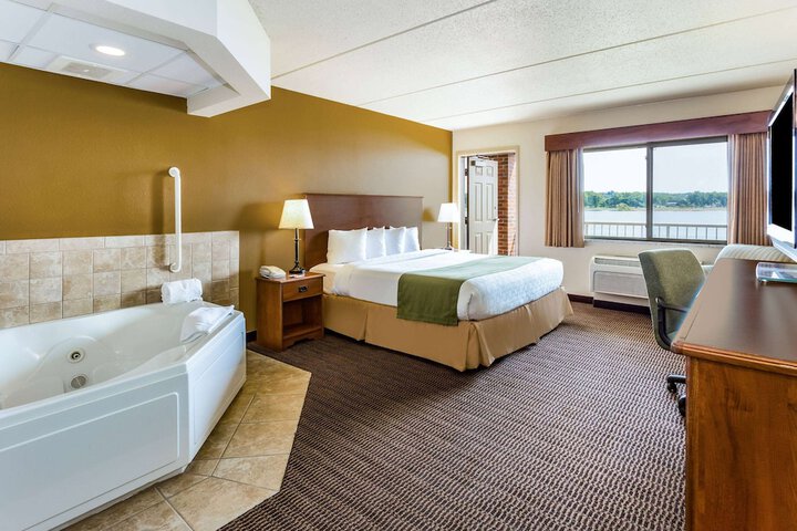 Room 15 of 28